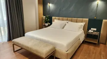 Gold Hotel