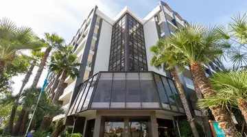 Golden Avenida Family Suites