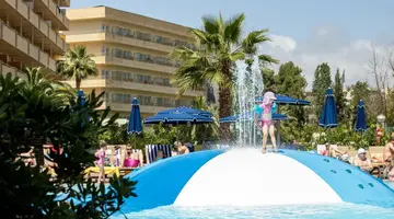 Golden Avenida Family Suites