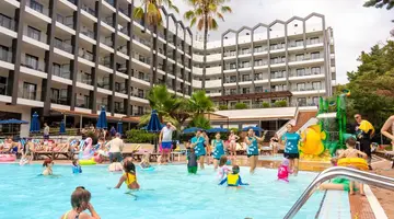 Golden Avenida Family Suites