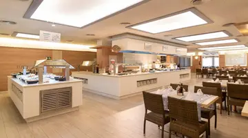 Golden Avenida Family Suites