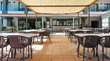 Golden Avenida Family Suites