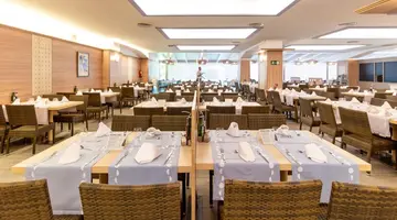 Golden Avenida Family Suites