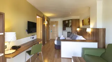Golden Avenida Family Suites