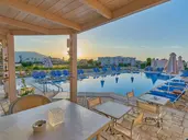 GOLDEN BAY APARTHOTEL HES