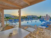 GOLDEN BAY APARTHOTEL HES