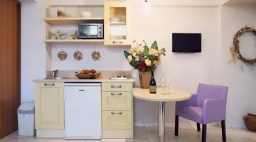 GOLDEN BAY APARTHOTEL HES