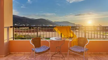 Golden Bay Aparthotel