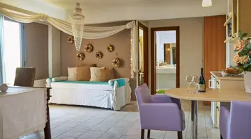 Golden Bay Aparthotel