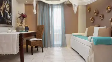 Golden Bay Aparthotel