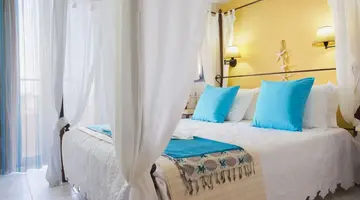 Golden Bay Aparthotel