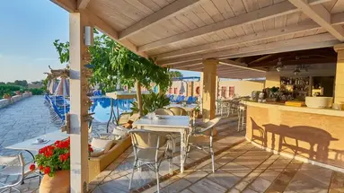 Golden Bay Apartments-Garden Haven