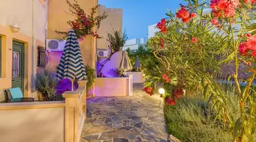 Golden Bay Apartments-Garden Haven
