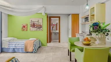 Golden Bay Apartments-Garden Haven