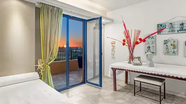 Golden Bay Apartments-Garden Haven