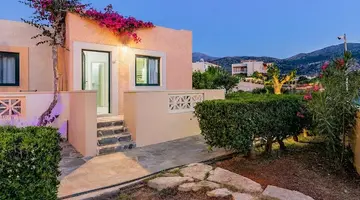 Golden Bay Apartments-Garden Haven