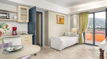 Golden Bay Apartments-Garden Haven