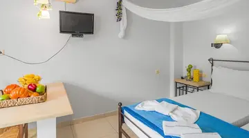 Golden Bay Apartments-Garden Haven