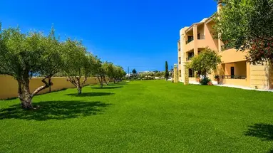 Golden Bay Apartments-Garden Haven