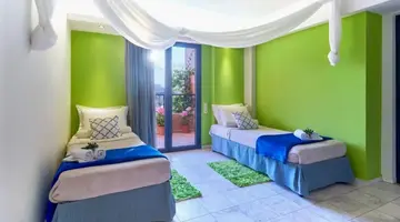 Golden Bay Apartments - Garden Haven