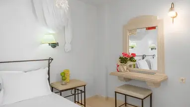 Golden Bay Apartments-Garden Haven