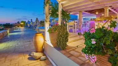 Golden Bay Apartments-Garden Haven