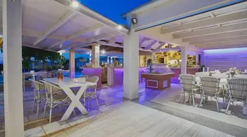 Golden Bay Apartments-Garden Haven