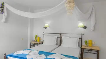 Golden Bay Apartments-Garden Haven