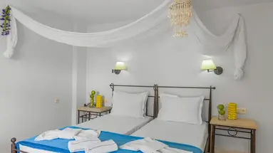Golden Bay Apartments-Garden Haven