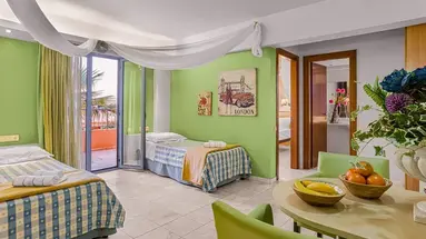 Golden Bay Apartments-Garden Haven
