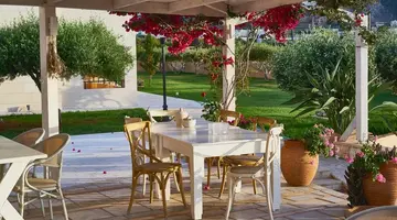 Golden Bay Apartments-Garden Haven