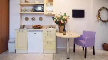 Golden Bay Apartments - Garden Haven