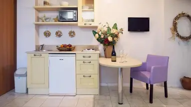 Golden Bay Apartments - Garden Haven