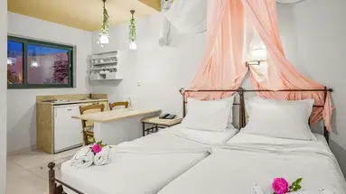 Golden Bay Apartments-Garden Haven