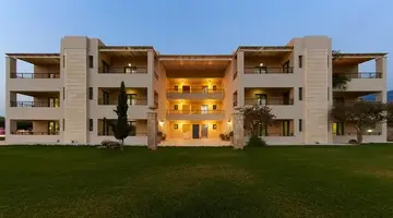 Golden Bay Apartments-Garden Haven