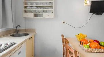 Golden Bay Apartments-Garden Haven
