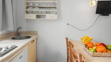 Golden Bay Apartments-Garden Haven