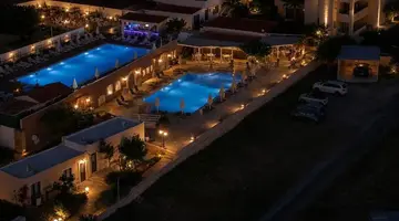 Golden Bay Apartments-Garden Haven