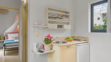 Golden Bay Apartments-Garden Haven