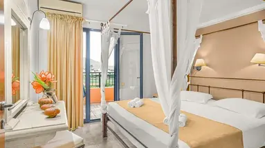 Golden Bay Apartments-Garden Haven