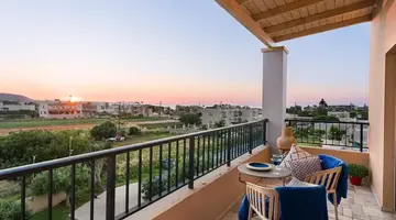 Golden Bay Apartments-Garden Haven