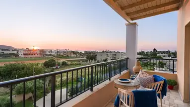 Golden Bay Apartments-Garden Haven