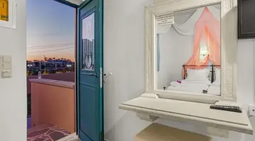 Golden Bay Apartments-Garden Haven