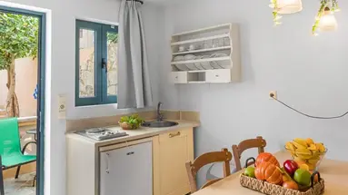 Golden Bay Apartments-Garden Haven