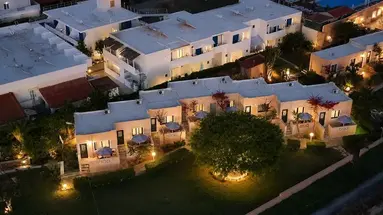 Golden Bay Apartments-Garden Haven