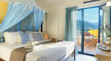 Golden Bay Apartments-Garden Haven