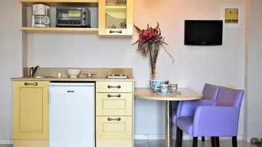 Golden Bay Apartments-Garden Haven
