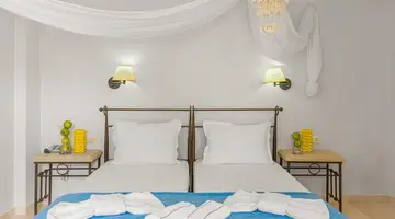Golden Bay Apartments-Garden Haven
