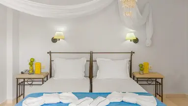 Golden Bay Apartments-Garden Haven