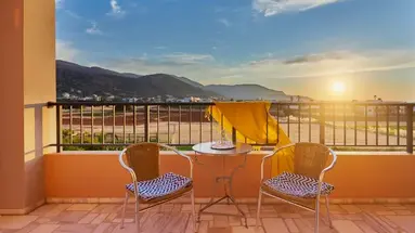 Golden Bay Apartments-Garden Haven
